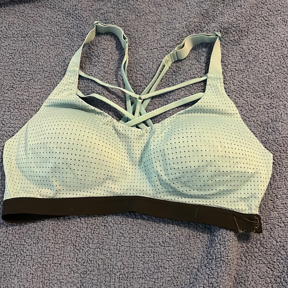 Victoria Sport straps front sports bra